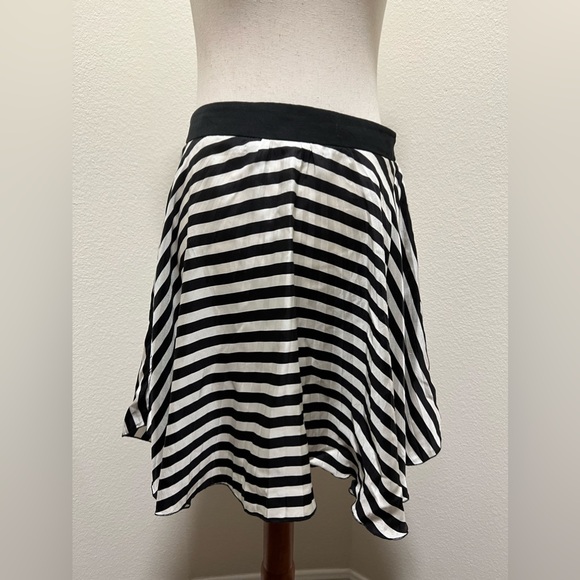 Elegant 100% Silk Fit & Flare Skirt - Picture 7 of 7